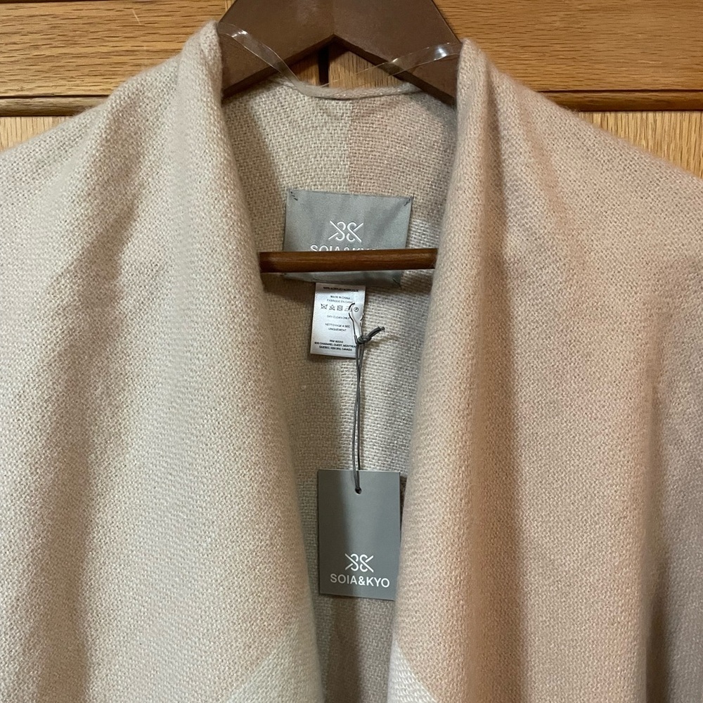 Soia & Kyo Yadira Woven Scarfigan Shawl Poncho Fringe Color Block Tan Blush OS - Picture 5 of 9